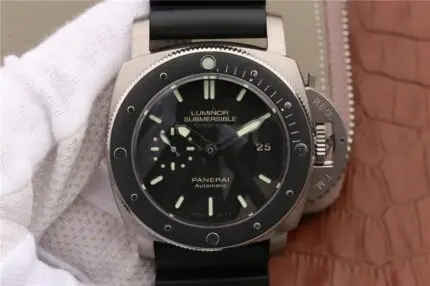 1:1 Superclone Panerai Luminor Submersible PAM389